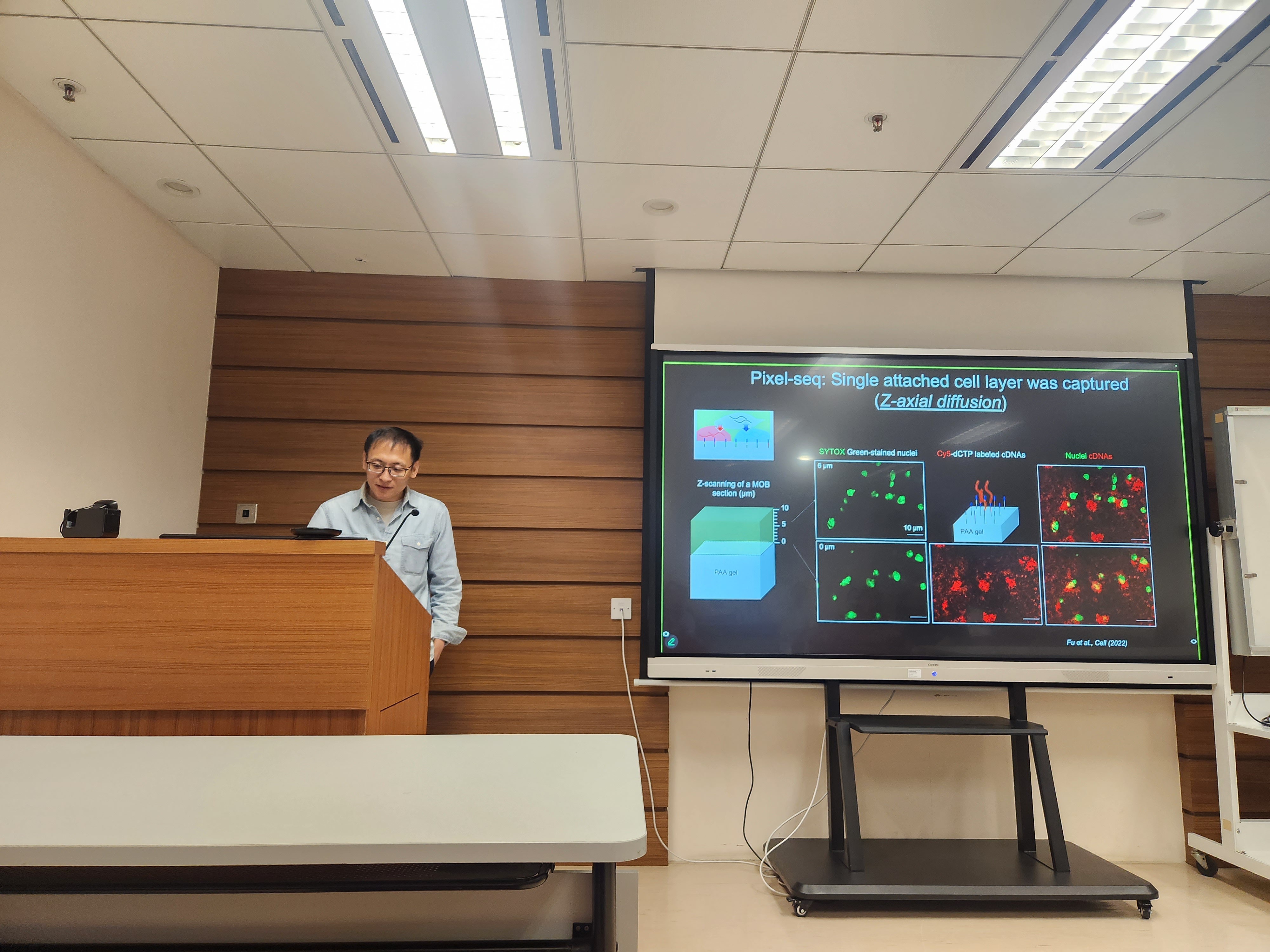 Professor Fu is presenting about spatial transcriptomics